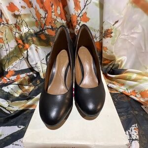 Clark’s “Brier Dolly” Leather Pumps